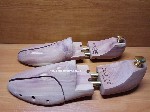 Кедровые деревянные регулируемые колодки для обуви, наш сайт prodam.net.ua отлично подходят для сушки и хранения, транспортировки обуви. Также колодка частично выпрямляет изгибы, морщины, заломы, а та ...