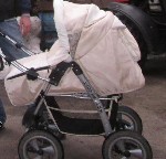 Отличная Польская коляска-трансформерх б/у, легкая. Имеет положении люльки, прогулочной коляски, 3 положения спинки,а также в комплекте идет сумка-перхеноска для поЕодов в поликлинику или магазины. Пл ...