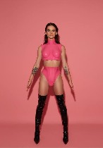 Девушка, ищу парня объявление но. 3560135: Очаровательная брюнетка ищет приятного мужчину для уютных встреч.