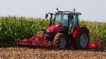 Вспашка земли трактором осуществляется быстрее и качественнее, что особенно важно весной, когда скорость высыхания почвы велика, и важно вовремя успеть ее обработать. ...