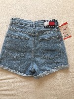 Брюки, джинсы объявление но. 2467758: Шорты женские новые tommy hilfiger 27-26 размер 44-46 джинсовые голубые посадка высокая короткие