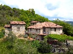 Древняя тосканская деревня,  полностью отреставрированная и обжитая,  расположена на высоком холме в солнечном и очень живописном месте,  с террасами площадью около 35 000 квадратных метров.  Доступ к ...