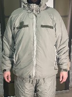 Зимова британська військова форма AGB 2022 – зимовий теплий комплект куртка та штани,  аналог комплекту армії США Gen III Level 7.  
Військовий зимовий костюм AGB 2022 Gen III Level 7.  
Утеплюючий  ...